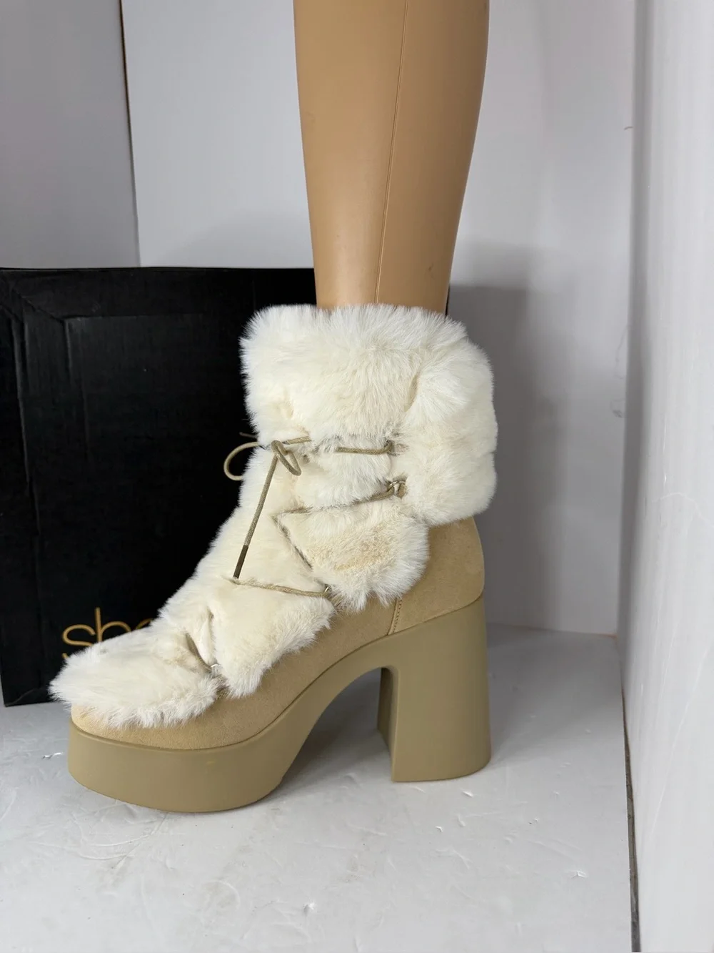Platform Fur Boots Beige Chunky Heel Lace Up Faux Fur Size 8.5